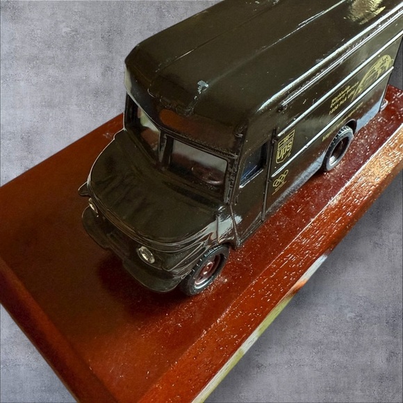 UPS United Parcel Service 1997 90th Anniversary Award, Model Delivery Truck - Picture 6 of 6